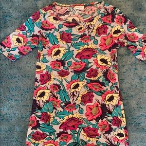 LulaRoe Gigi top